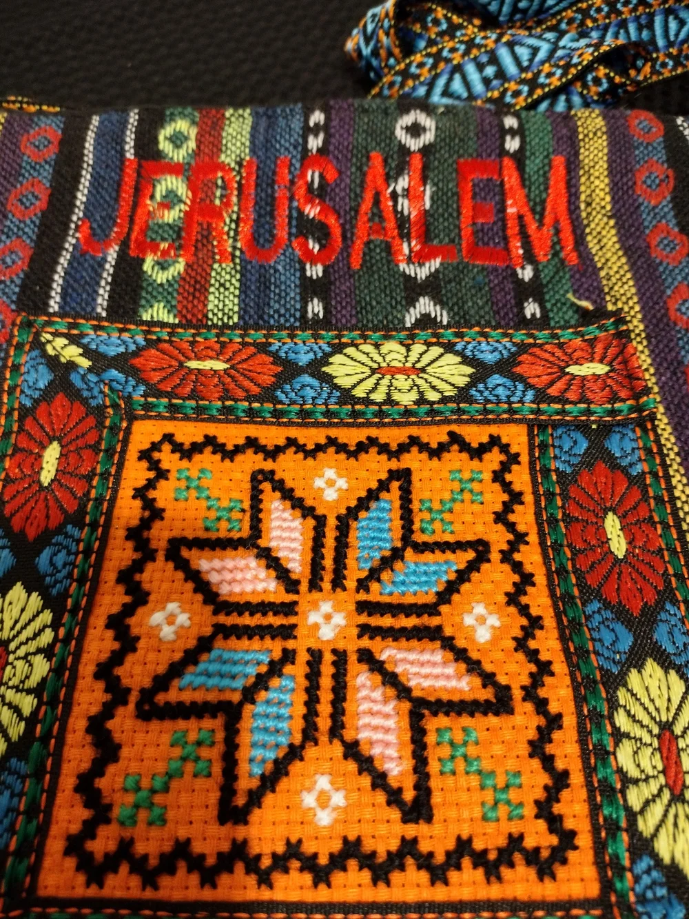N/A patterns detailing crossbody